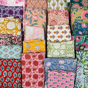 Sciarpe di tessuto floreale stampato a mano Tessuto Boho Fat Quarter Bundle Quilting Crafting Tessuto Resti Bambola Arte Mixed Media Quilt Scrap Bundle
