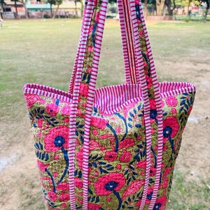 Sac fourre-tout en coton matelassé Grand sac fourre-tout fleuri à bandoulière Respectueux de l'environnement Durable Robuste Faire l'épicerie Sacs à bandoulière quotidiens faits main