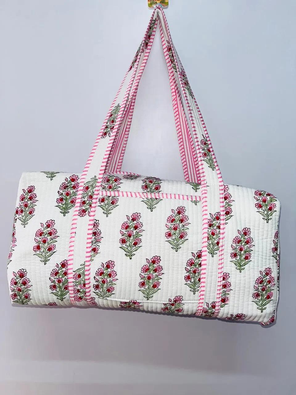 Borsa da viaggio in cotone per weekend da donna, grande borsone in tessuto trapuntato fatto a mano, borsa da viaggio con stampa a blocchi, borsa da viaggio a mano personalizzata in vendita