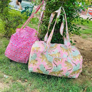 Quilted Duffel Bag - Cotton Weekender bag - Floral overnight bag - Handmade Yoga Bag - Beach bag with zipper - Duffel bag - Boho duffel bag