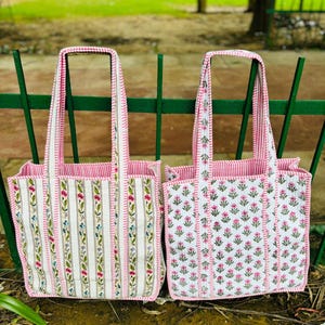 Floral handbedruckte große gesteppte Tragetaschen | Boho Overnight Weekender Strand Einkaufstasche | Umweltfreundliche Shopping-Lebensmittelgeschäft-Reisetaschen für Frauen