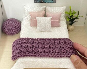 bed runners and matching pillows