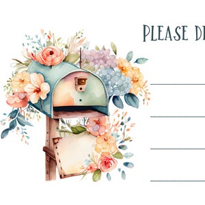 Op de afbeelding: Een rechthoekig label met een aquarelillustratie van een blauwgroene brievenbus vol perzik-, roze- en blauwkleurige bloemen. De tekst PLEASE DELIVER TO: staat boven vier horizontale lijnen, met de naam Lala Blooming in een sierlijk handschrift.