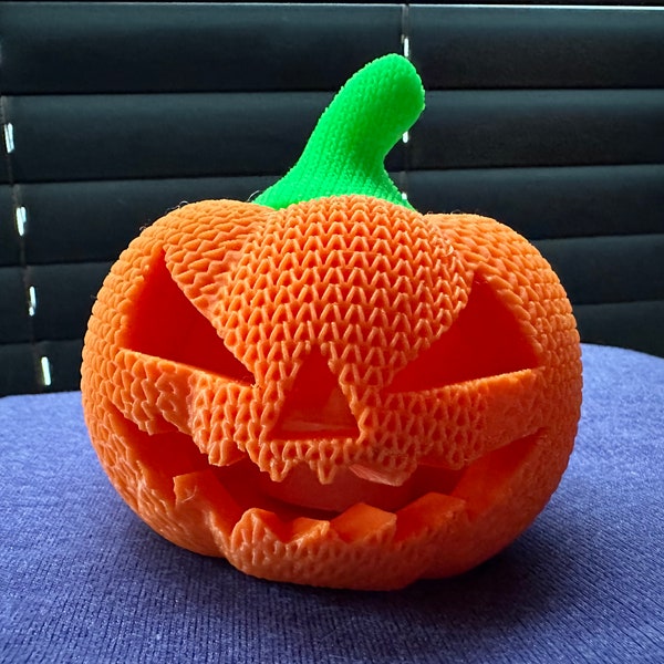 Linterna tipo calabaza tejida impresa en 3D con vela LED parpadeante