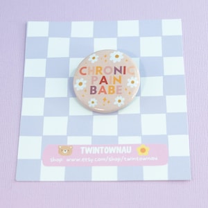 Przypinka z motywem dziewczyny z chronicznym bólem – przewlekła choroba, łyżeczka, niewidzialna choroba