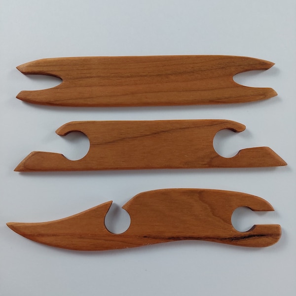 Shuttle for board weaving made of cherry wood in three versions, 4 mm thick, 15 cm long, weaving tool, cherry