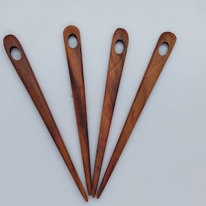 75 mm naald van perenhout voor Nalbinding HN-Bi-75, Viking tool, nålbinding naald, Nalbinding
