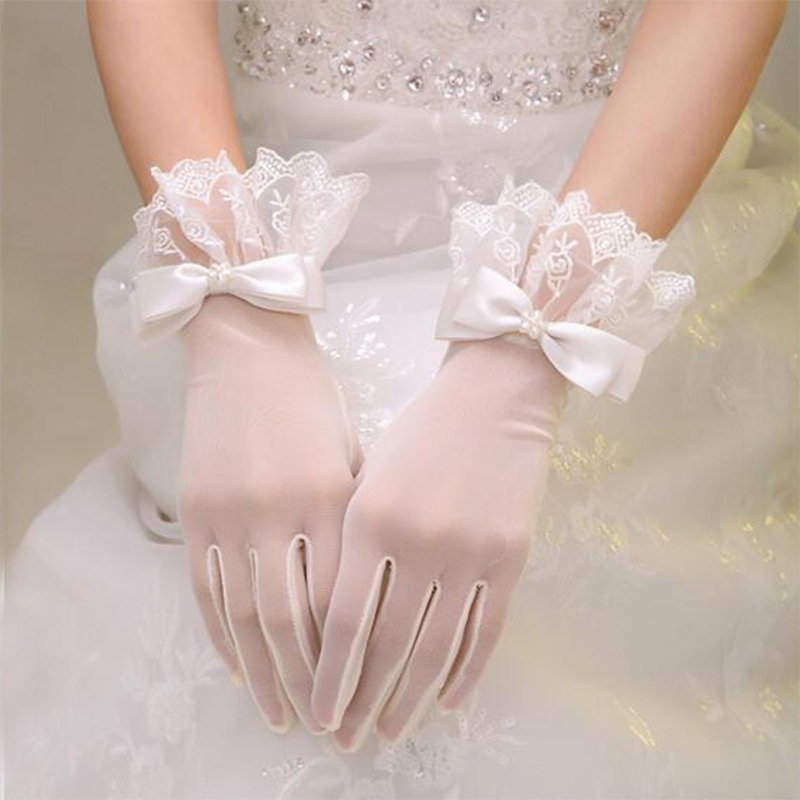 Alpine Heidi*: Lace Gloves in Lolita