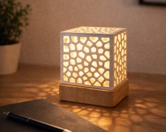 Geometric Honeycomb Cube Lamp – Modern Wood Base Accent Light