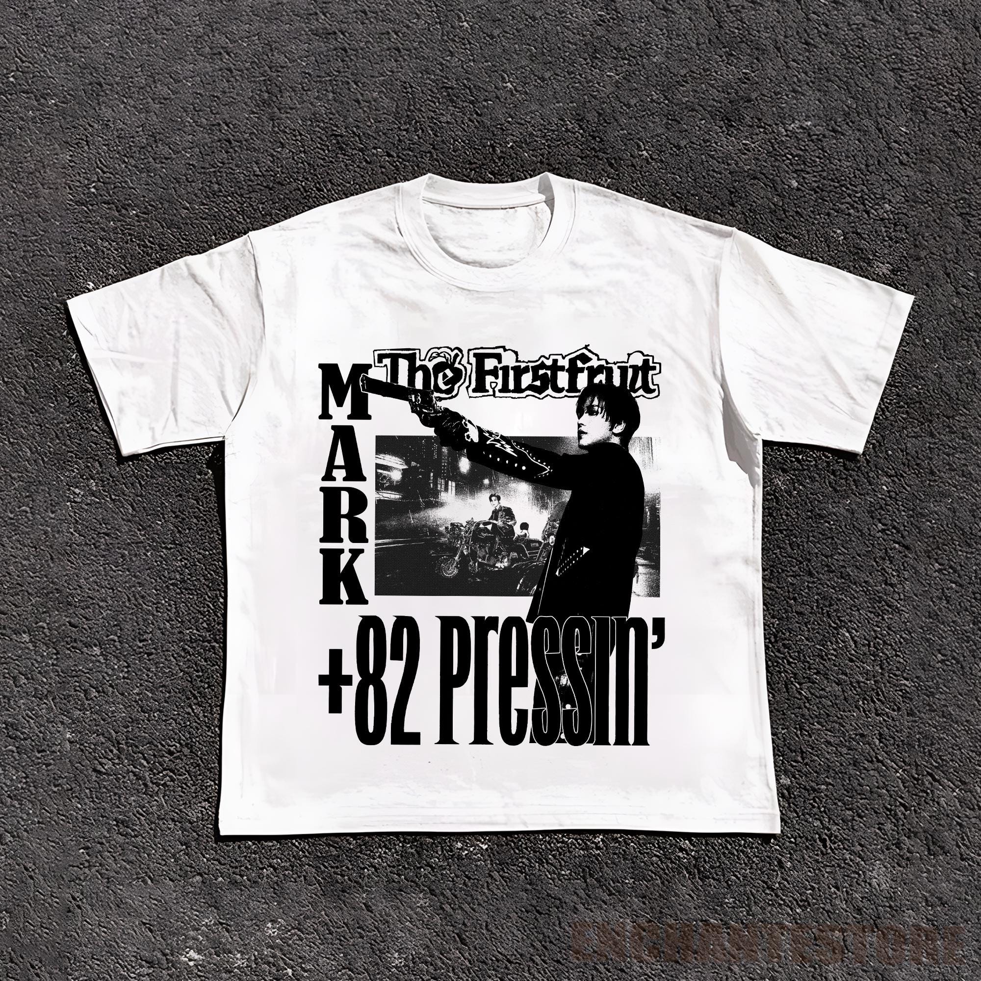 NCT マーク　The Firstfruit Tシャツ NCT Mark The Firstfruit 4th Tour Neo City T-Shirt