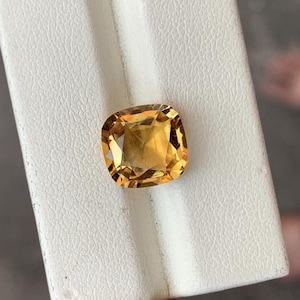 4.6 Cts natural Madeira colour citrine10MM AAA Quality cushion Shape , old cut beautiful cutting for jewelry making