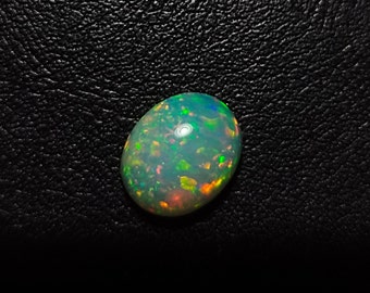 1.60cts Multi pin feu, opale éthiopienne naturelle, cabochon de forme 10x8x4mmoval, très belle pierre et feu magnifique