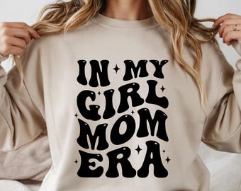 Arquivo SVG e PNG para download digital da imagem "Na Era da Minha Menina e da Mãe", ideal para o Dia das Mães ou para o Dia das Mães.