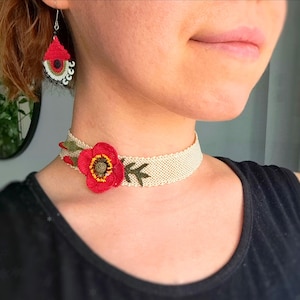 Women&#39;s handmade crocheted choker necklace. Flower.Poppy flower.