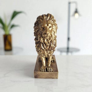 Antique Gold Lion Sculpture - Elegant Sitting Lion Statue 21.5cm Decorative Accent