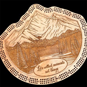 Planche de cribbage personnalisée Mountain Design avec rangement