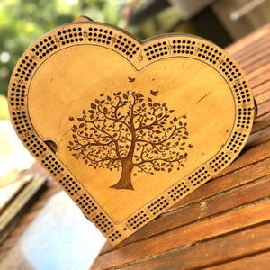 Plateau de cribbage 3 joueurs en forme de cœur - personnalisé, bouleau de la Baltique, découpé au laser