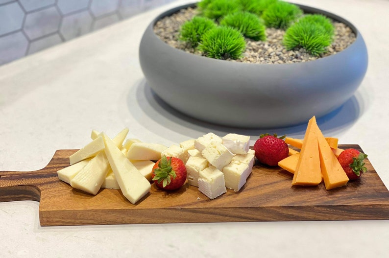 Personalized Acacia Wood Charcuterie Board: Engraved Cheeseboard - Etsy