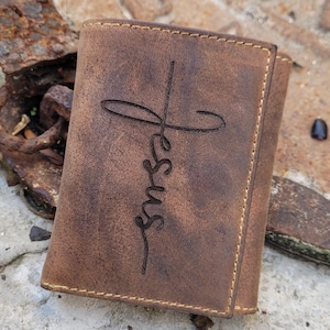 Cartera de cuero con cruz grabada para hombres cristianos religiosos, cartera de cuero personalizada, regalo para hombres católicos, regalo para esposos religiosos