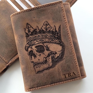 Portefeuille homme à trois volets tête de mort, portefeuille en cuir rustique vintage pour homme gravé, cadeau pour adolescent, portefeuille punk rock, portefeuille roi tête de mort