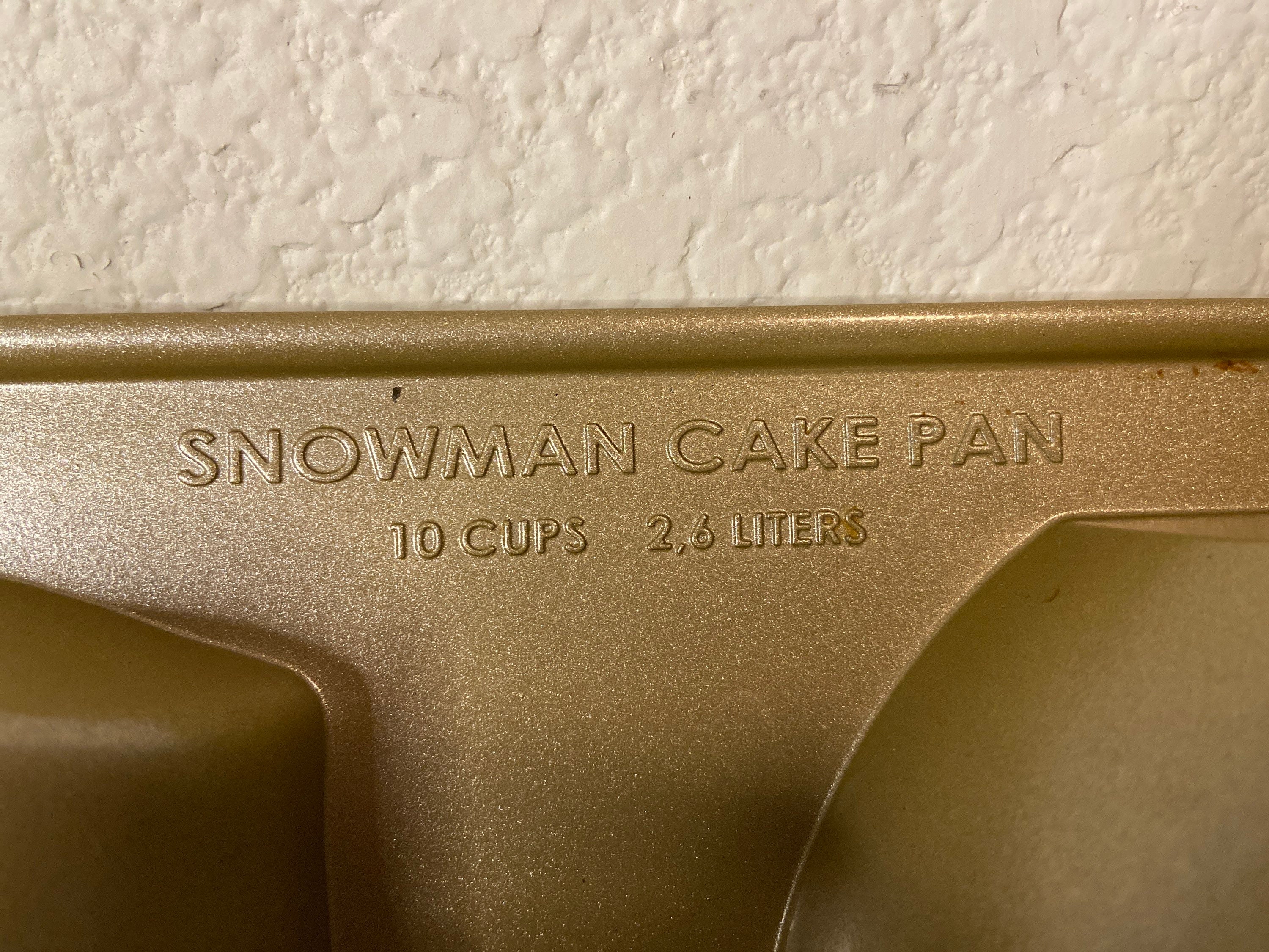 Nordic Ware Snowman Cake Pan Heavy Cast Aluminum Retired Novelty Bakeware  Awesome Cake Pan