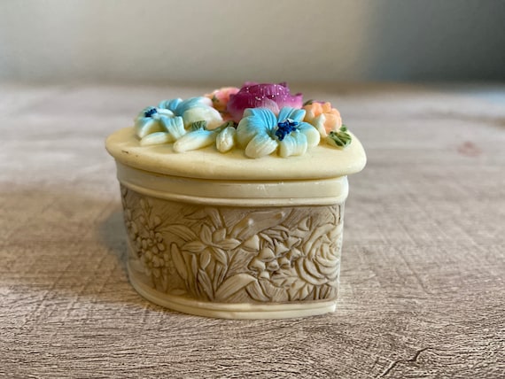 Vintage Floral Trinket Box Resin Heart Shaped Min… - image 3