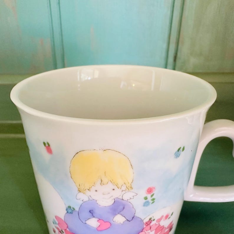 Vintage KIinka Coffee Tea Mug Wishing You Red Roses Pink Hearts Lifetime Happiness Girl Angel Heart Shaped Handle Bild 5
