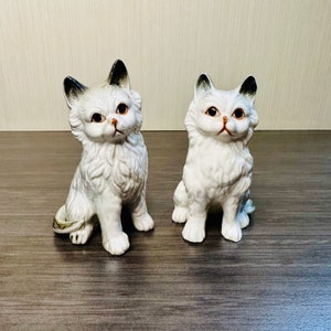 A Pair of Vintage Cat Kitty Feline Kitten White and Gray Ceramic Handpainted Figurines