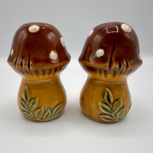 Vintage Mushroom Ceramic Salt and Pepper Shakers Made in Japan