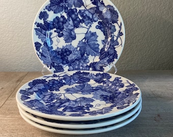 A Set of 4 Retired Crate and Barrel Blue and White Grape Vine Plates Dishes Made in Italy