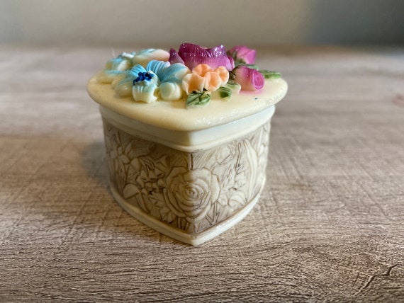 Vintage Floral Trinket Box Resin Heart Shaped Min… - image 2