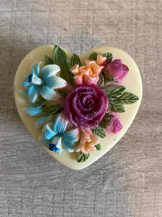 Vintage Floral Trinket Box Resin Heart Shaped Min… - image 7