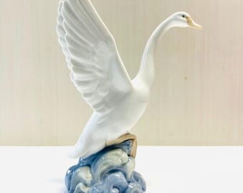 NAO by Lladro Swan Figurine Porcelain Made in Spain