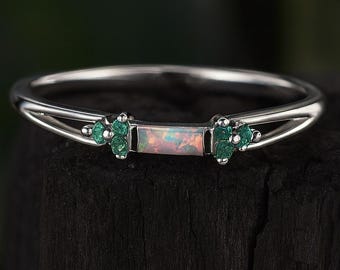 Vintage Art Deco Opal Emerald Ring: 7-Stone Silver Chevron Band