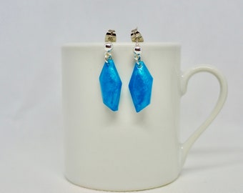 Petites boucles d'oreilles pendantes bleu clair