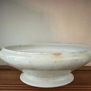 Vintage J & G Meakin Hanley, England Oval Tureen