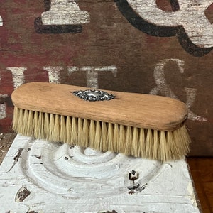 Cepillo antiguo de madera, plata de ley y crin, década de 1800