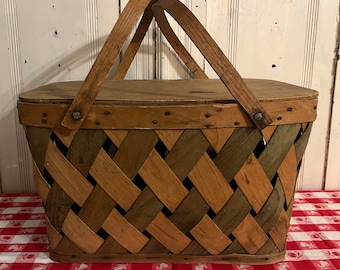 Cesta de picnic vintage de roble partido