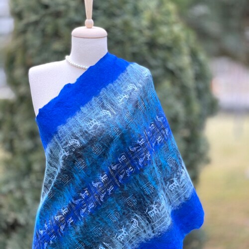 Felt shops and wool shawl, boho-chic, eco-fashion, luxury item, Nuno-felted scarf, Fashion accessory, Wool stole, unique garment, Hitit shawl
