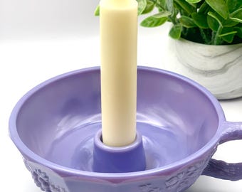 Candelabro vintage de vidrio lechoso Westmoreland con diseño de vid lavanda