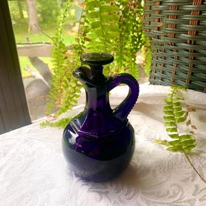 Vintage Smooth Amethyst Glass Cruet with Flat Lid Stopper