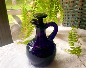 Vinagrera vintage de cristal amatista liso con tapón de tapa plana