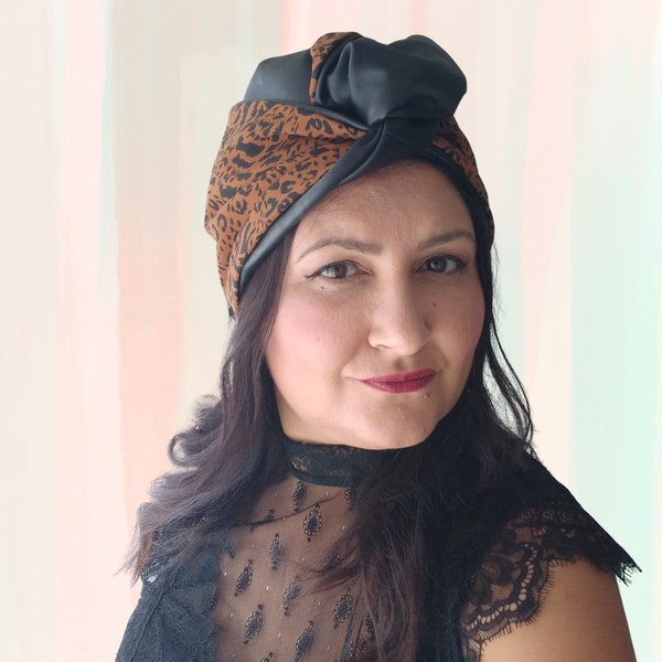 Bandeau pour cheveux, demi-turban double face à motif tacheté, bandeau en éco-cuir noir, cadeau pour elle, produit 100% fabriqué en Italie