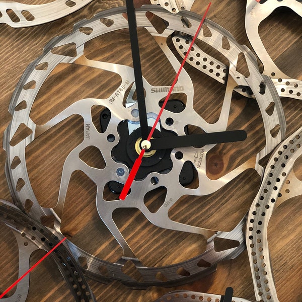 Wall clock made of bicycle MTB mountain bike brake discs, gift for cyclists, road bike and mountain bike riders