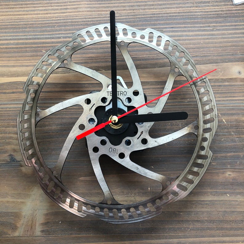 Wanduhr Uhr aus Fahrrad MTB Mountainbike Bremsscheiben, Geschenk für Radfahrer, Rennrad und Mountainbike Fahrer Bild 6