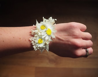 Squisito braccialetto con fiori di Margherite fatto a mano - Perfetto per matrimoni, feste, accessori da sposa - Elegante accento floreale