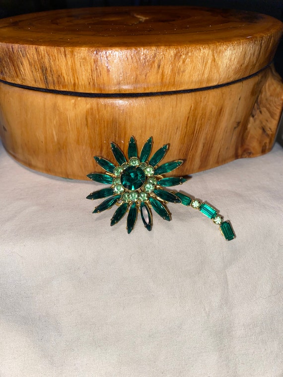 VINTAGE CRYSTAL RHINESTONE Flower brooch green rh… - image 10