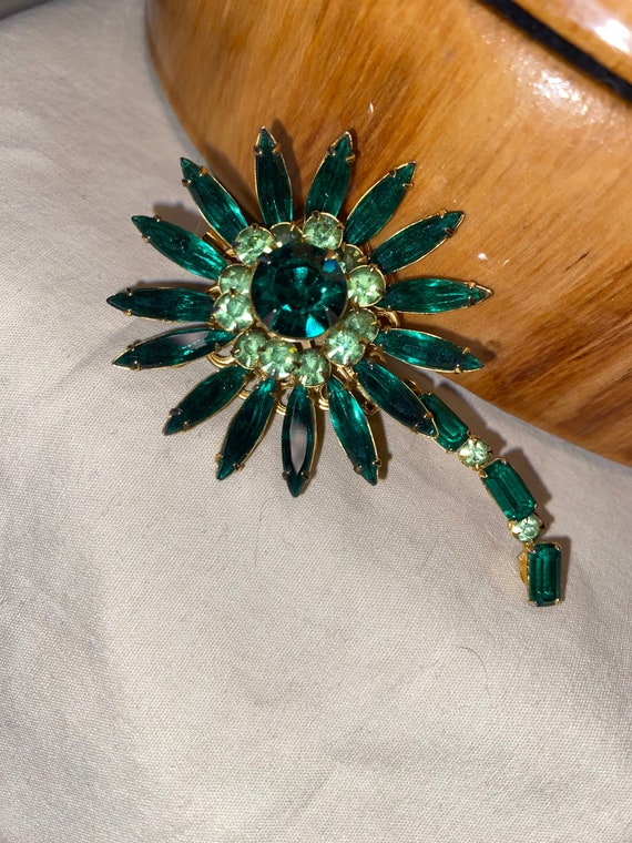 VINTAGE CRYSTAL RHINESTONE Flower brooch green rhi