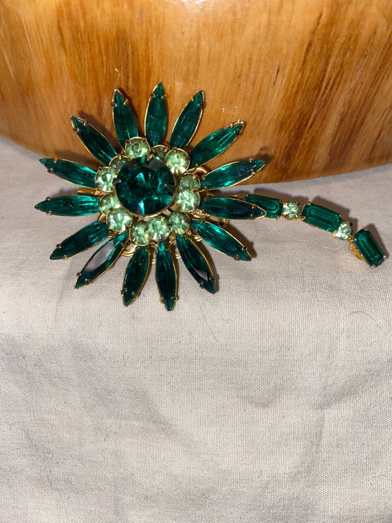 VINTAGE CRYSTAL RHINESTONE Flower brooch green rh… - image 3