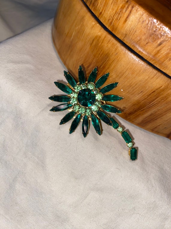 VINTAGE CRYSTAL RHINESTONE Flower brooch green rh… - image 9